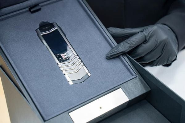 1dien-thoai-vertu-xai-he-dieu-hanh-gi_2x_f63658d6214c437bbc1f67de5f46821d_grande 1dien thoai vertu xai he dieu hanh gi 2x f63658d6214c437bbc1f67de5f46821d grande 1