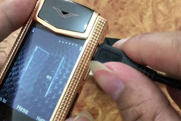 cach su dung dien thoai vertu 6 didongviet d473088536954d9489a466fa71e07dbc grande 1