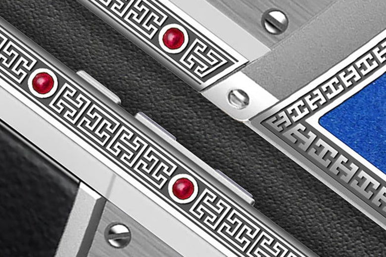 Điện thoại Vertu Signature V Thang-Ga VAIROCHANA cũng giống như những các thiết bị Vertu khác, sản phẩm trước khi xuất xưởng đều phải trải qua quá trình kiểm tra nghiêm ngặt