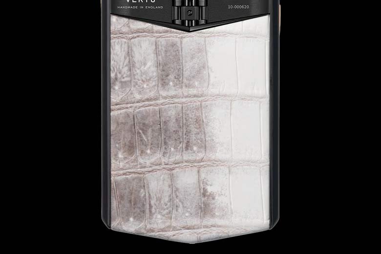 Được hoàn thiện bởi những nguyên liệu vô cùng quý hiếm, đắt đỏ