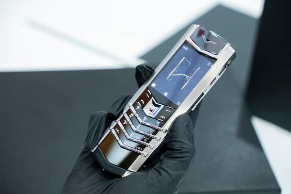 dien-thoai-vertu-xai-he-dieu-hanh-gi_2x_c818da4b91d3493497226af499f5e048_grande dien thoai vertu xai he dieu hanh gi 2x c818da4b91d3493497226af499f5e048 grande 1