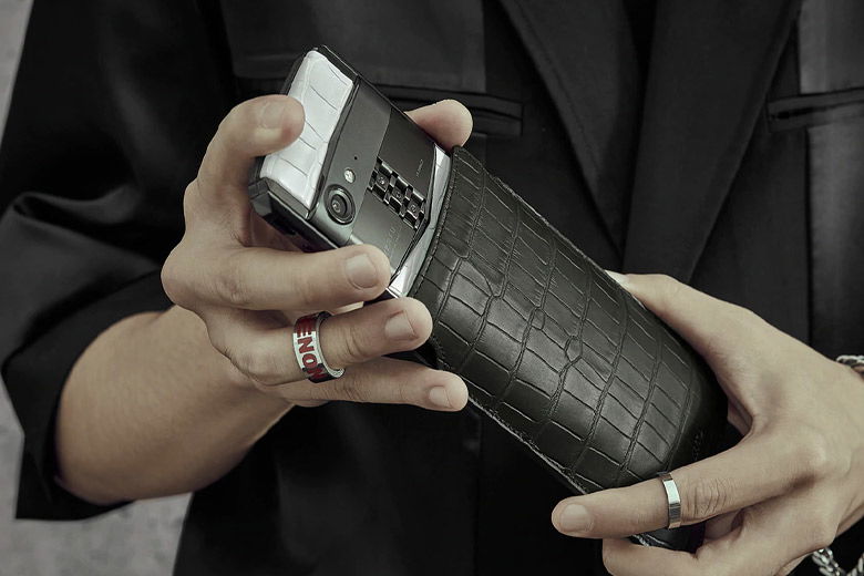 Vertu Aster P Rococo Himalaya Alligator- Tinh hoa của dòng điện thoại hạng sang