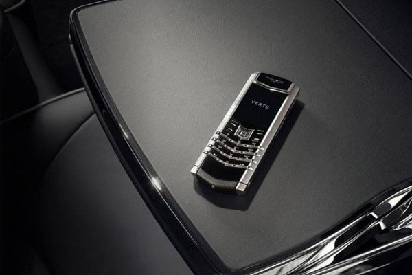 Vertu Signature V Diamond White Alligator