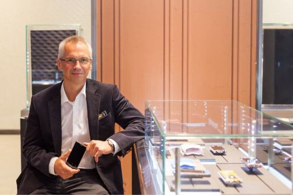 hutch hutchison 1 didongviet 0240f00aa0da42558240ab1620346c00 grande 1