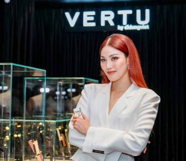 Lan Khue   Vertu   2 D9f215386dab423f85cbd1b2d5f6ab3a 1