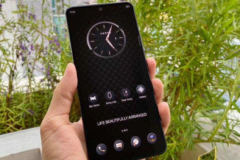 Màn hình OLED với tần số quét 120Hz mượt mà