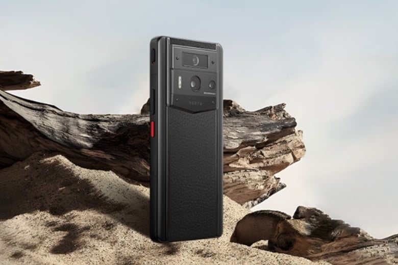 METAVERTU 2 MAX Generation Custom Gold V Shaped with Diamonds Alligator Black 9 Điện thoại METAVERTU 2