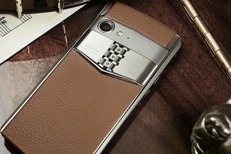Thiết kế Vertu Aster P