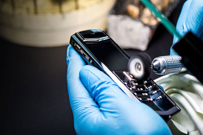 Quá trình chế tác công phu, tỉ mỉ