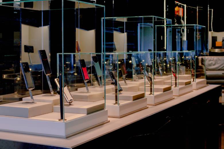 Chọn mua điện thoại Vertu chính hãng để tránh