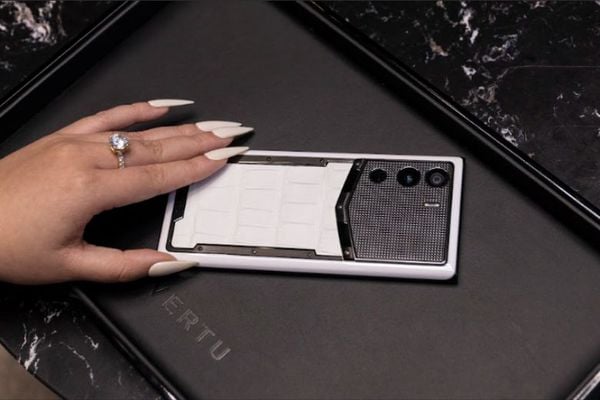 vertu khi tat song 2g 1 didongviet 6 d8f2dd75c60b4dfd877c838fe2193e0b grande 4