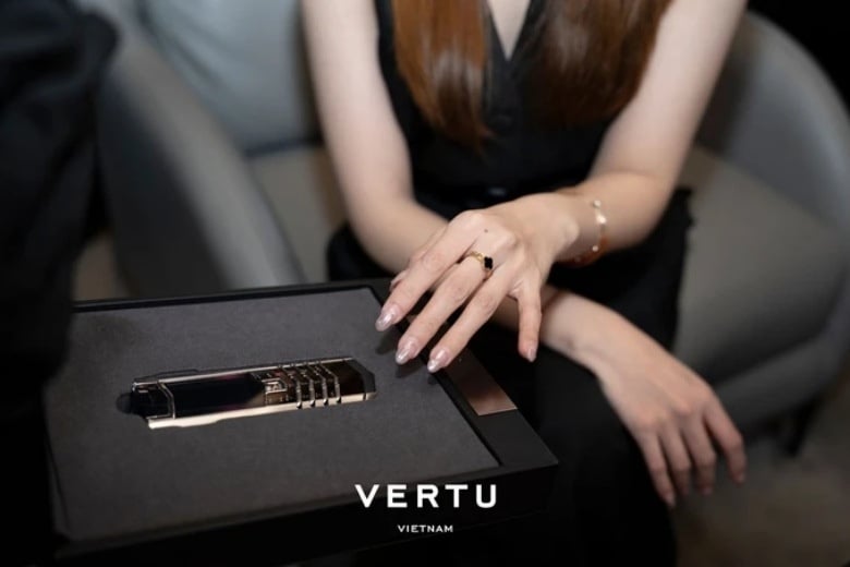 vertu signature dat nhat 2025 286f54f553b5410b87da75d4c6e2778e 2 1