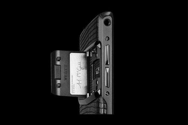 tai sao dien thoai vertu dat didongviet 2g 0bc64a21c2e54621b02b11ccdb1ac017 grande 1