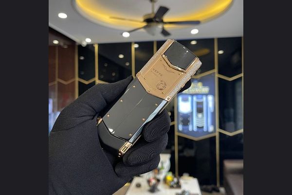 vertu certainty 4 didongviet ebc47d8623364040a54164de73d8fb6e grande 1