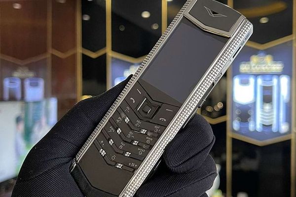 chat lieu da sapphire cua dien thoai vertu didongviet 4 be81a81697ea4675b11d3ef4d93d4e9c grande 1