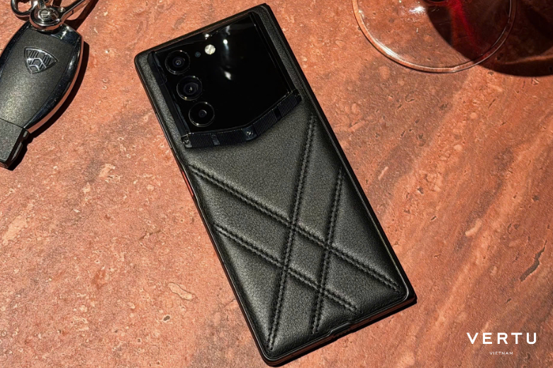 Đánh giá Vertu AlphaFold: Khi công nghệ gập gặp nghệ thuật chế tác xa xỉ 6 Vertu Alphafold Design Back