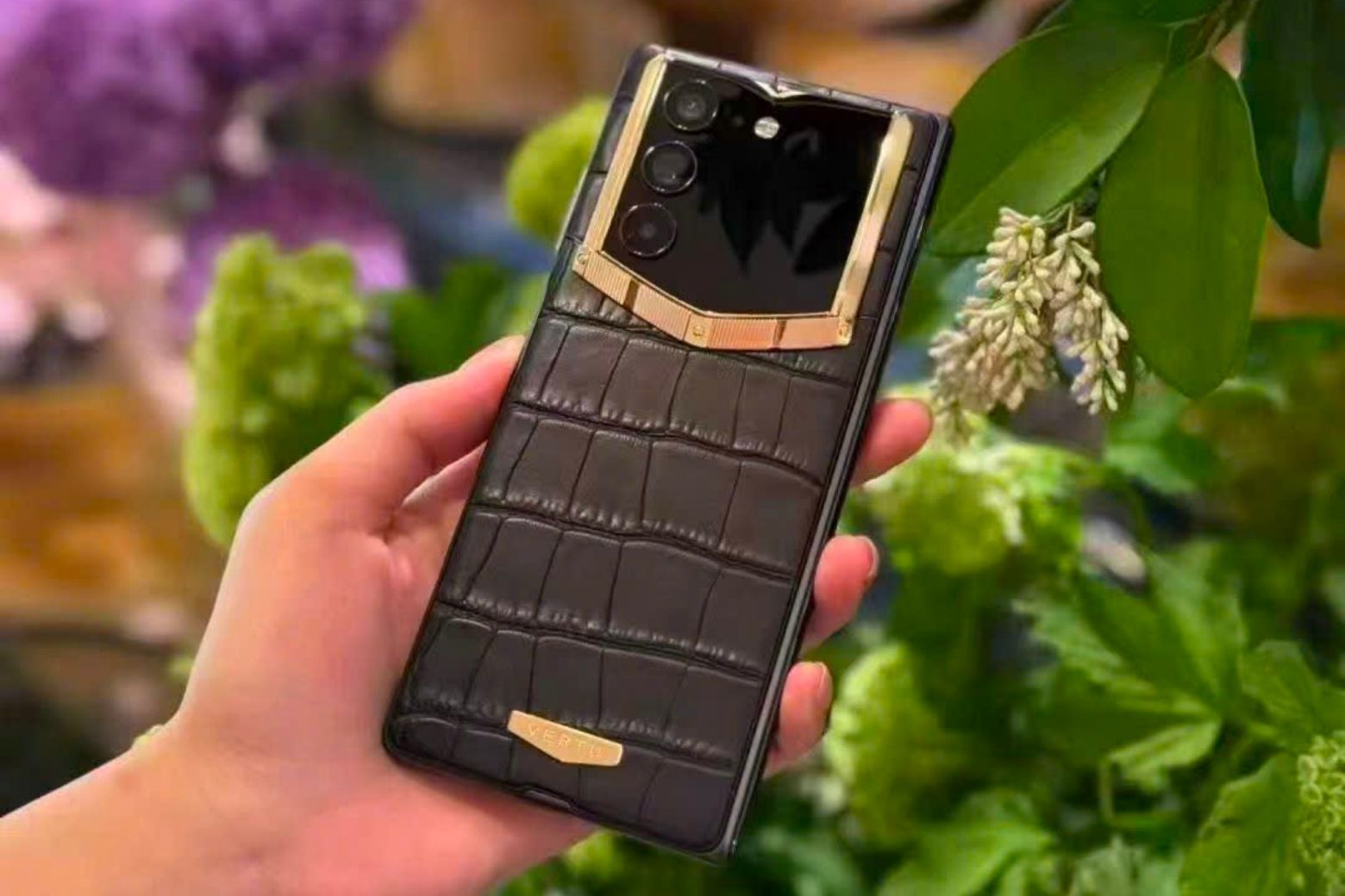 Trải nghiệm Vertu AlphaFold: Chiếc điện thoại gập AI siêu sang định hình đẳng cấp quý tộc 8 Vertu Alphafold Bao Mat Vertuvietnam