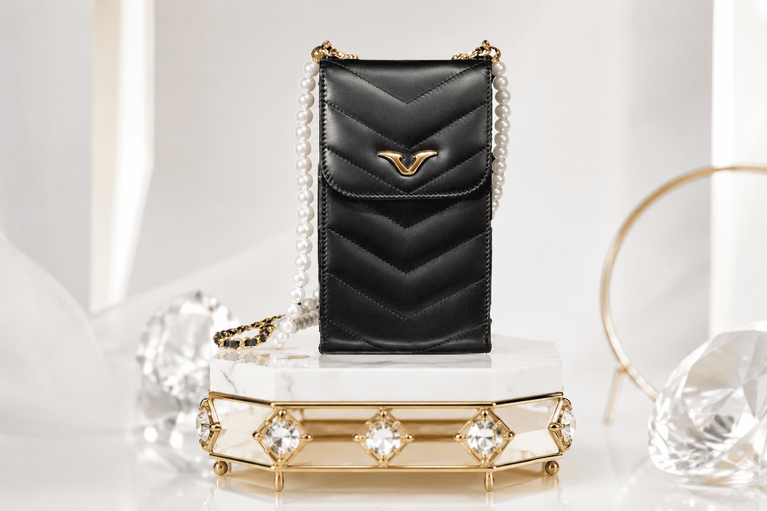 Vertu Pearl Chain Bag