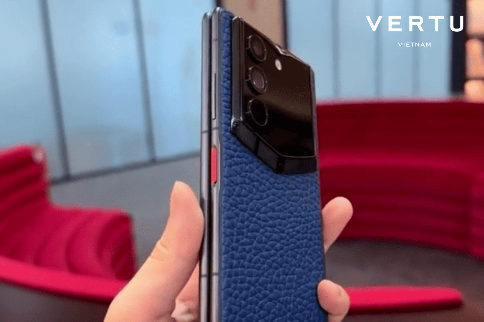 Cận cảnh Vertu AlphaFold: Chất liệu cao cấp và trải nghiệm thực tế 4 Can Canh Vertu Alphafold Tren Tay